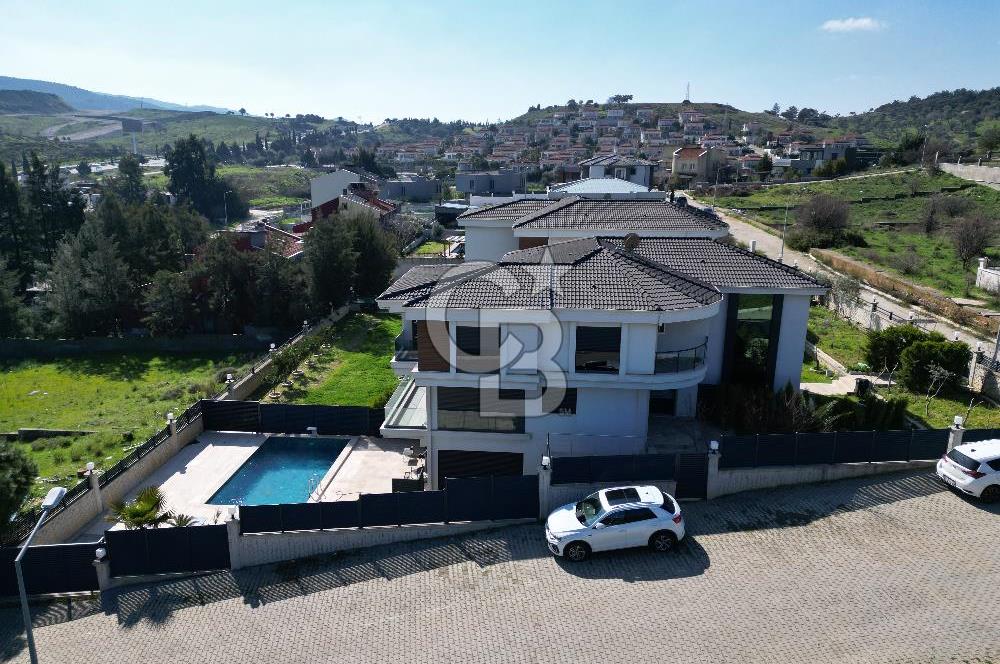 Güzelbahçe Çamlı’da satılık 4+2 lüks tripleks villa — fotoğraf 2