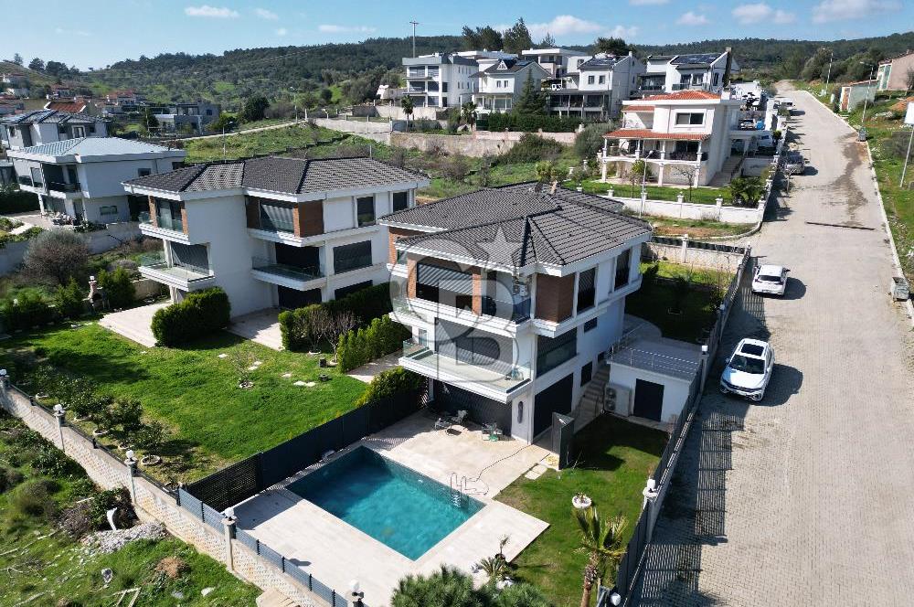 Güzelbahçe Çamlı’da satılık 4+2 lüks tripleks villa — fotoğraf 1