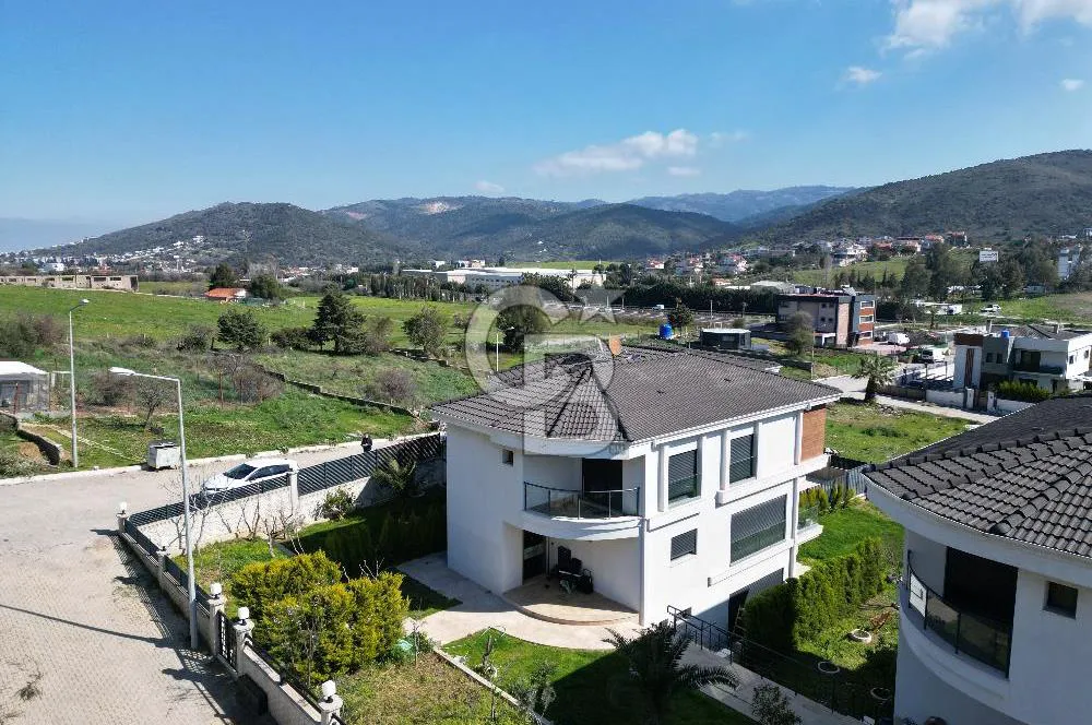 Güzelbahçe Çamlı’da satılık 4+2 lüks tripleks villa — fotoğraf 3
